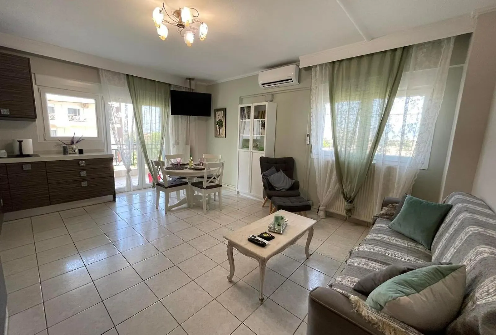 La Famiglia Appartment Peraia